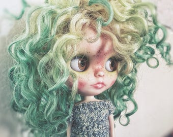 Climene ~ custom doll ~ ooak ~ fashion doll ~ blythe doll ~ big eyes ~ bambola ~ mohair weft hair blonde/green.