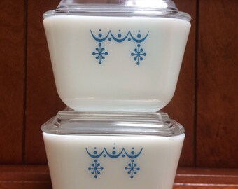 Pyrex Snowflake Garland 501 ~ Pyrex Refrigerator Dish ~ Blue White Pyrex ~ Set of Two
