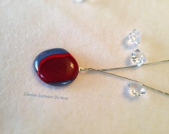 Recycled glass pendant made entirely by hand. Made in Quebec, Canada