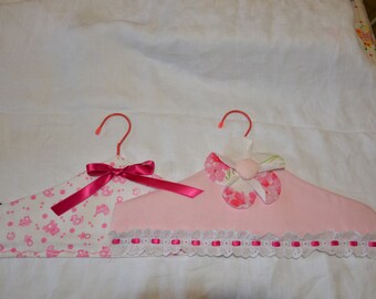 Cintres personnalisés pour petites coquettes