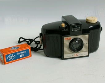 Kodak brownie 127 vintage toy camera with Agfa BW 127 film expired 1977 rare!