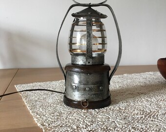 Very vintage Hurricane lamp vintage