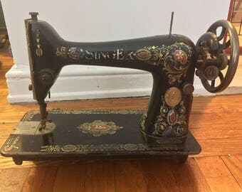 SALE! Vintage Antique Singer Sewing Machine - Hand Crank - 1913