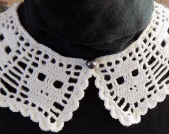 Col "Claudine", têtes de morts blanc.