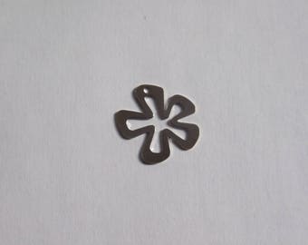Silver 18x20mm hollow flower charm