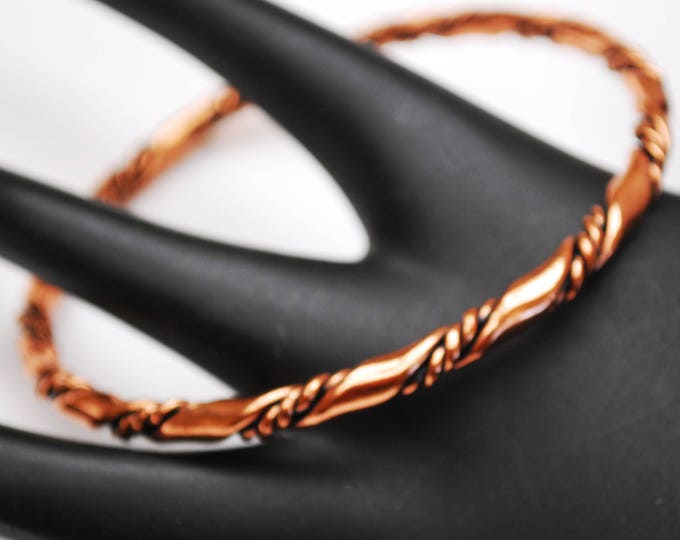 Boho copper bangle - Twisted copper - Ribbed stripped - modern bracelet