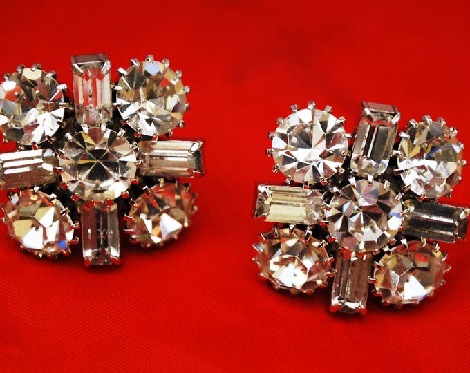 Large Rhinestone EArrings - Signed Castlecliff - Clear Crystal - Silver dog tooth prong - Screw Back earrings - Wedding bride