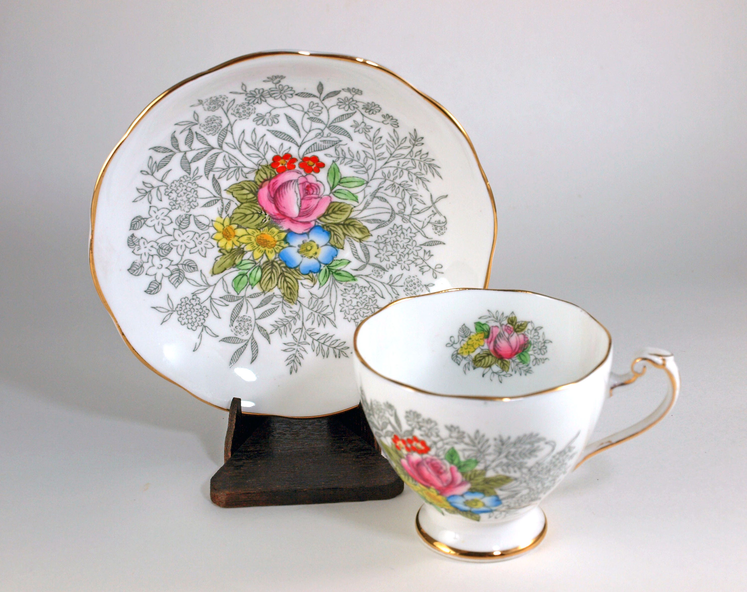 Vintage Roslyn Tea Cup & Saucer Fine Bone China England