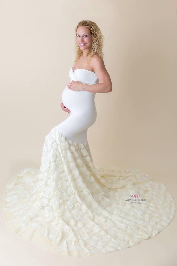 Ivory mermaid style Maternity Gown 3D rosses tulle bottom