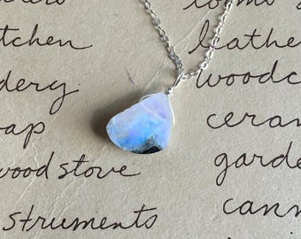 Crystal Necklace - Moonstone Necklace -Rainbow Moonstone Necklace -Moonstone Jewelry - Raw Crystal Necklace - Gift For Her