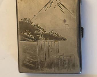 Dawn cigarette case with lighter from Japan