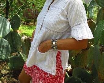 Vintage 1970's Mexican Pin Tuck and Lace Blouse Size M / L