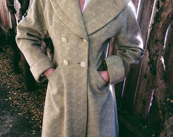 Beautiful Women's Vintage beige Fitted Button up long wool coat