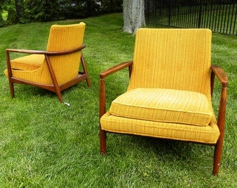 Set of 2 Mid Century Modern Lounge Chairs