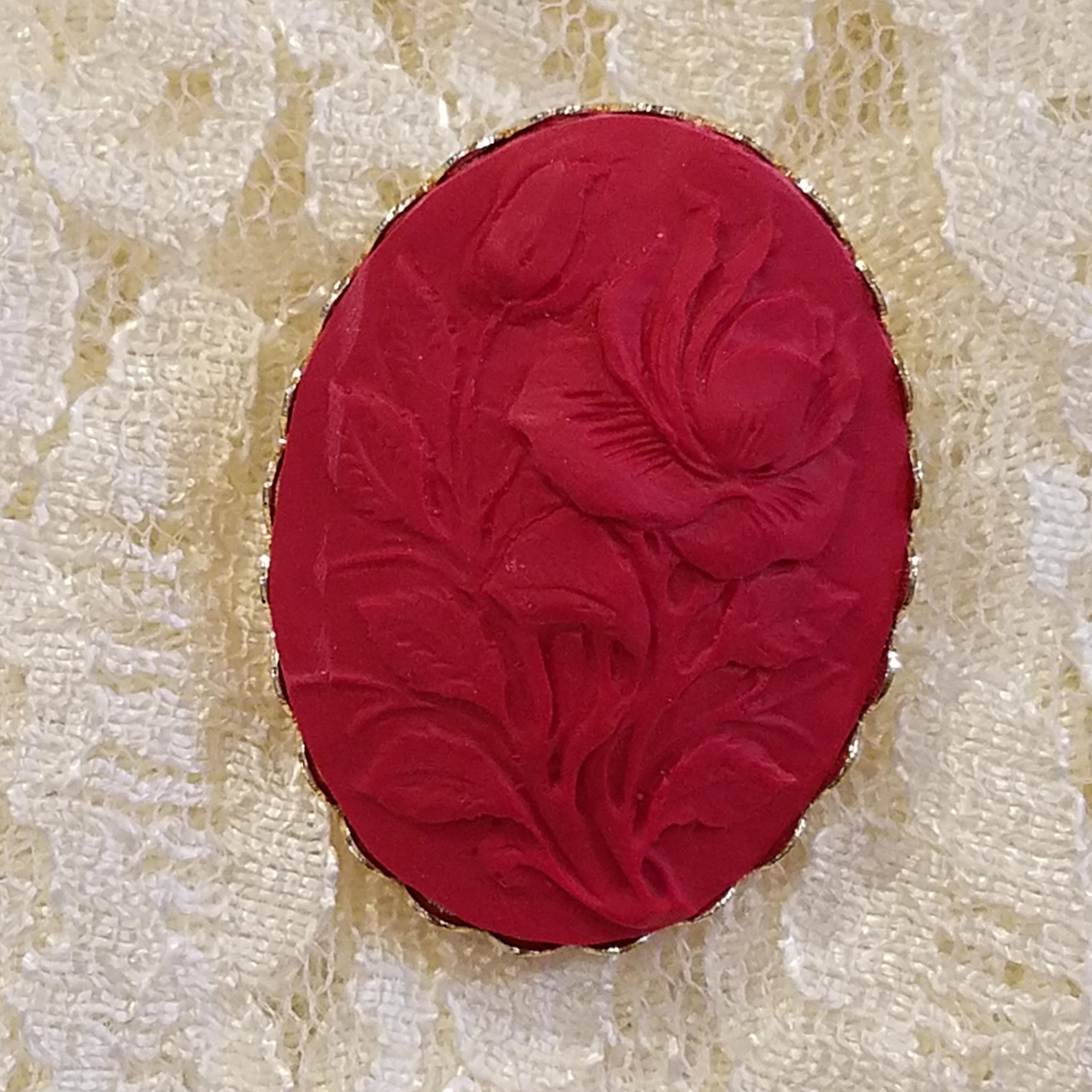 Beautiful Red Floral Cameo Brooch in Gold Setting