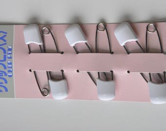 Safety pin in metal with safety Cap