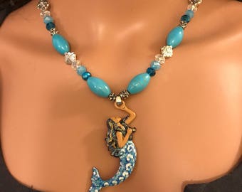 Brunette w highlights Mermaid necklace 18 inches blues and silver