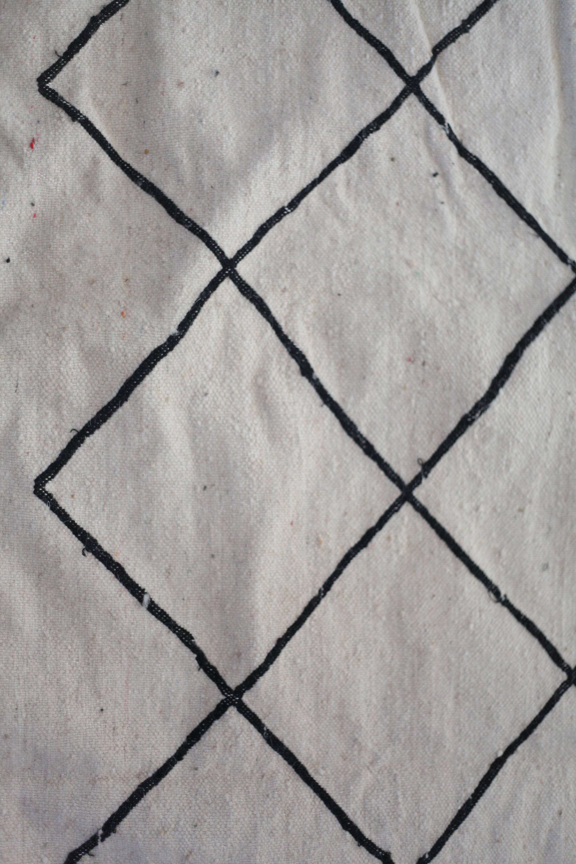 Beautiful Monochrome Moroccan Kilim Rug Handmade Tribal Beautiful Monochrome Moroccan Kilim Rug Handmade Tribal Geometric Beni Ourain