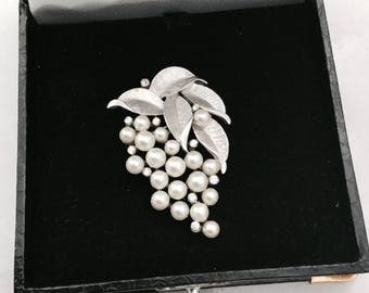 1960's Trifari Pearl Brooch
