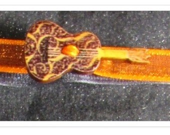 Bracelet guitar and organza ribbons