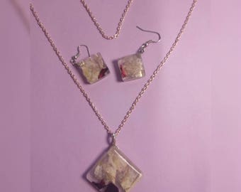 Elegant jewelry set with real flowers, necklace with earrings, real flowers
