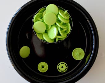 10 snap KAM T8 Apple green gloss with 2 identical T8 caps!