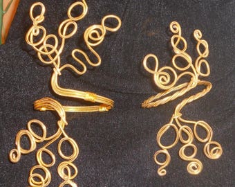 Pretty golden sizes ribbed aluminum wire bracelets.
