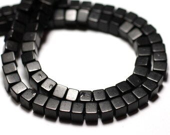 Fil 39cm 98pc env - Perles de Pierre Turquoise Synthèse Cubes 4mm Noir