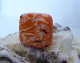 Square ring volume pattern orange/white