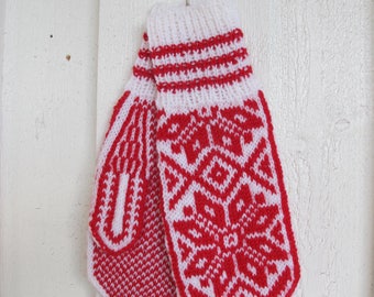 Handknitted wool mittens with norwegian pattern in white and red