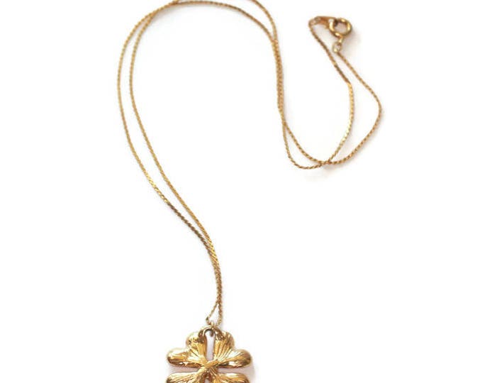Pink Enameled Four Leaf Clover Pendant Necklace Gold Tone ChainVintage