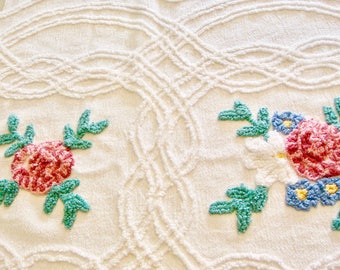 Cabin Crafts Floral Over Tufted Vintage Chenille Bedspread Fabric 24 x 25 Inches