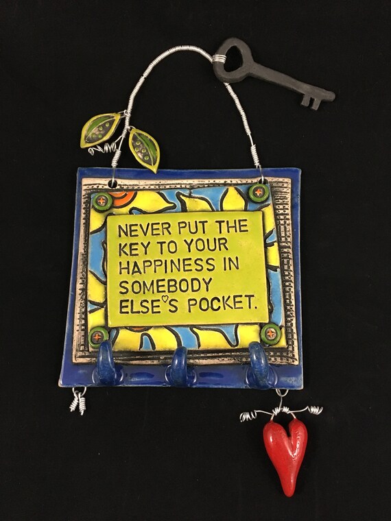 Ceramic key hanger with inspirational quote key holder wall