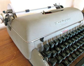 Vintage Manual Typewriter Remington Quiet Riter 1950s - Good Working Condition