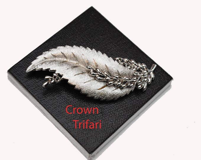 Crown Trifari Silver Leaf Brooch - Mid century - Large Swirl Floral Pin