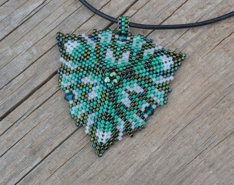 Green triangle beaded, beaded pendant, beaded necklace, crystal triangle, seed bead necklace, summer necklace, beaded triangle, peyote