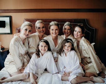 Bridesmaid Robes, Set of 6, Satin Robes, Bridesmaids Gifts, Wedding Party, Monogrammed Bridal Party Robes, Silk Bridesmaid Robes, Silk Robe