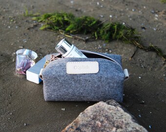 Summer outdoors /Felt & Leather Cosmetic Bag / Make Up Bag / Make Up Brushes /Womens Toiletry Bag /Personalized Cosmetic Bag / Make up case