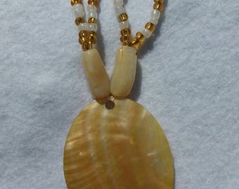 Mother of pearl pendant beaded necklace