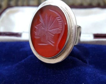 Vintage 1975 sterling silver men ring,red chalcedony,centurion intaglio, size o