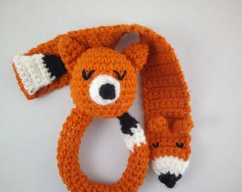 Kit for beginner crochet: rattle Fox and her pacifier attached