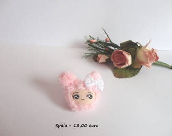 Brooch with Bunny Doll face with polymer clay fabric furry kawaii cute collier fille lapin rose