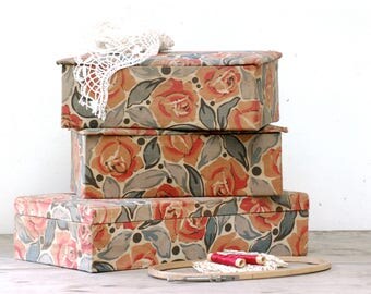 Lot de trois boîtes en tissus, tissu à roses, frenchvintagecharm , style shabby chic