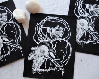 Gothic, naturalistic bird skull sew on patch, labor free/original design/high quality