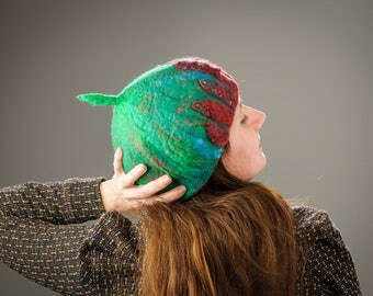 Green Felted Beret, Women's Wool Beret, French Beret, Felt Beret, Womens Winter Hat, NunoFelted, Silk Detail, Femme Vintage Béret