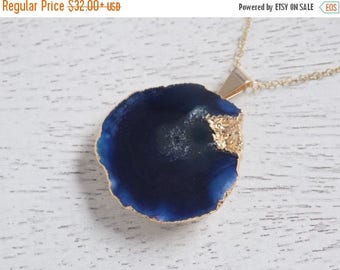 SUMMER SALE Agate Necklace, Navy Blue Agate Necklace, Round Geode Necklace, Druzy Necklace, Slice Agate Pendant, Raw Stone Necklace, Gold La
