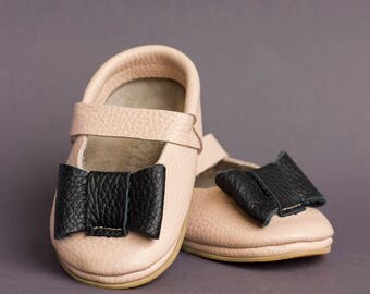 SALE!!! Mary janes with rubber sole Size 12-18 months