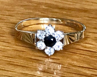 SALE*** sparkling vintage 9ct gold sapphire and CZ flowerhead ring