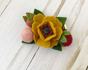 Felt flower hair clip// Woodland Garden Poppy // kikiandbee