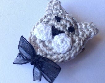 Handmade crochet brooch with gray cat